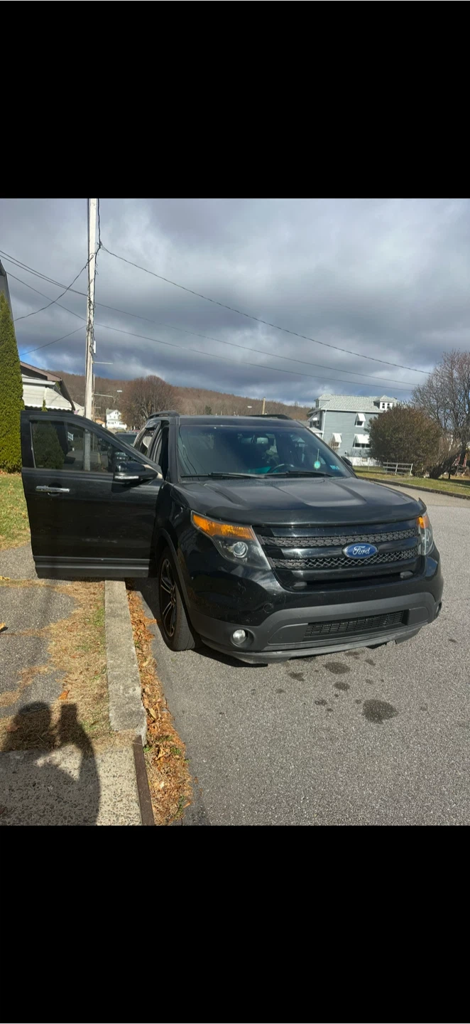 Ford Explorer SUV - photo 3
