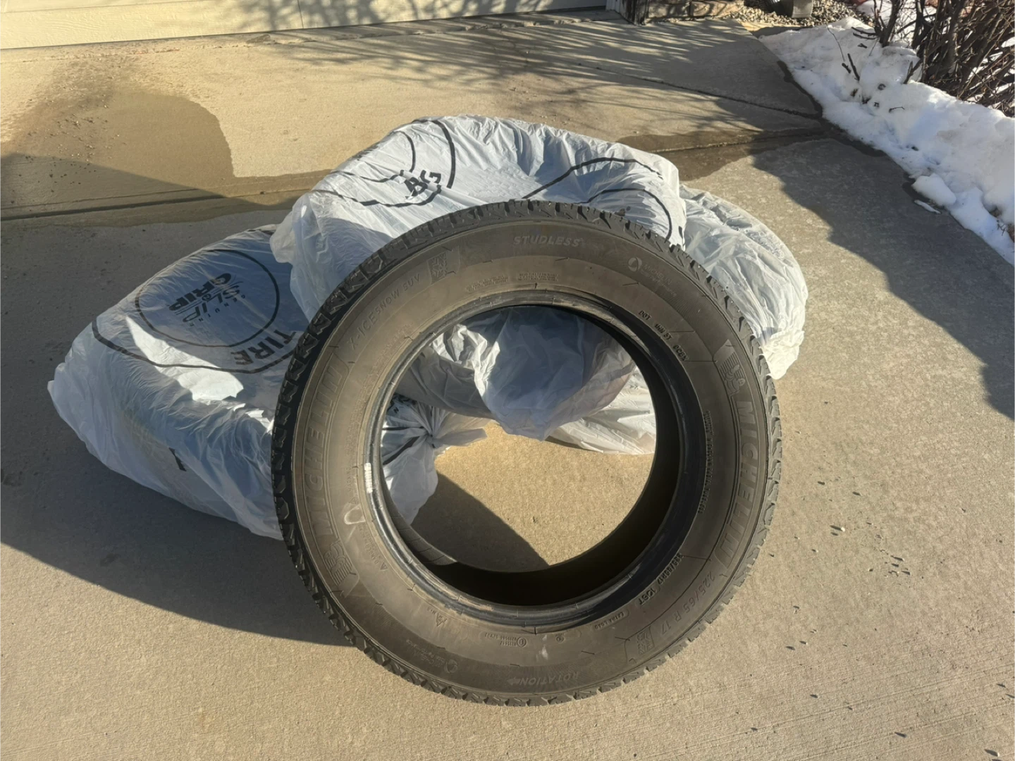 Michelin X-Ice Snow SUV Tires 225/65R17