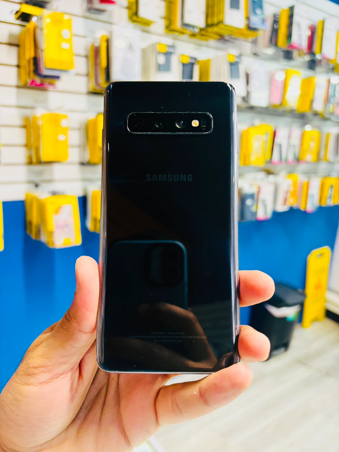 Samsung S10 128gb (Store Warranty)