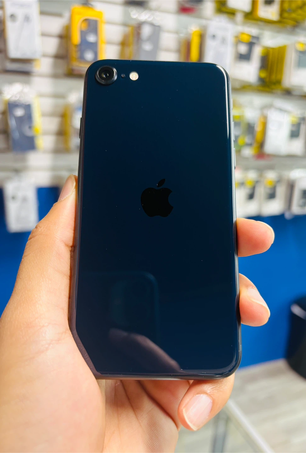 iPhone SE 3rd Gen 64gb (Store Warranty)
