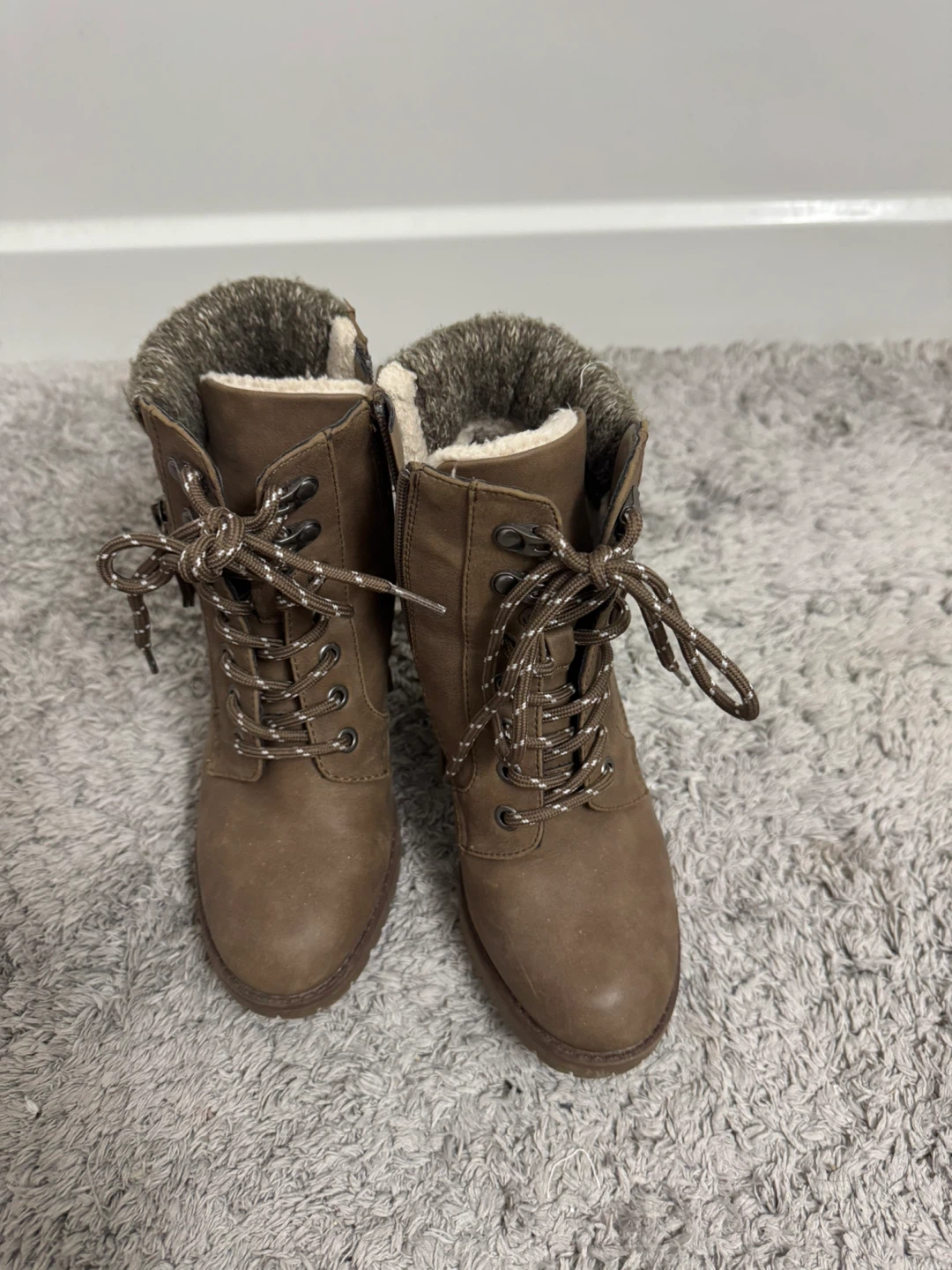 Chelsee Brown Ankle Boots size 7US