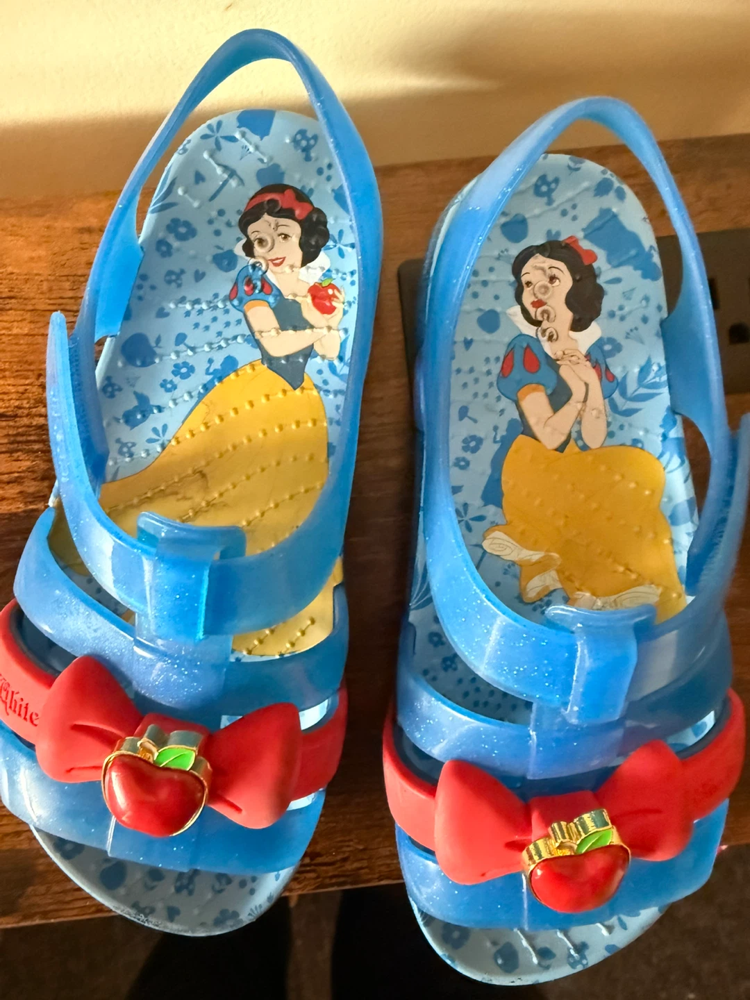 Crocs Disney Snow White Sandals - Size 12 - photo 3