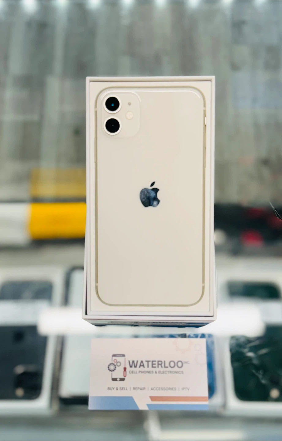 iPhone 11 64gb (Store Warranty)
