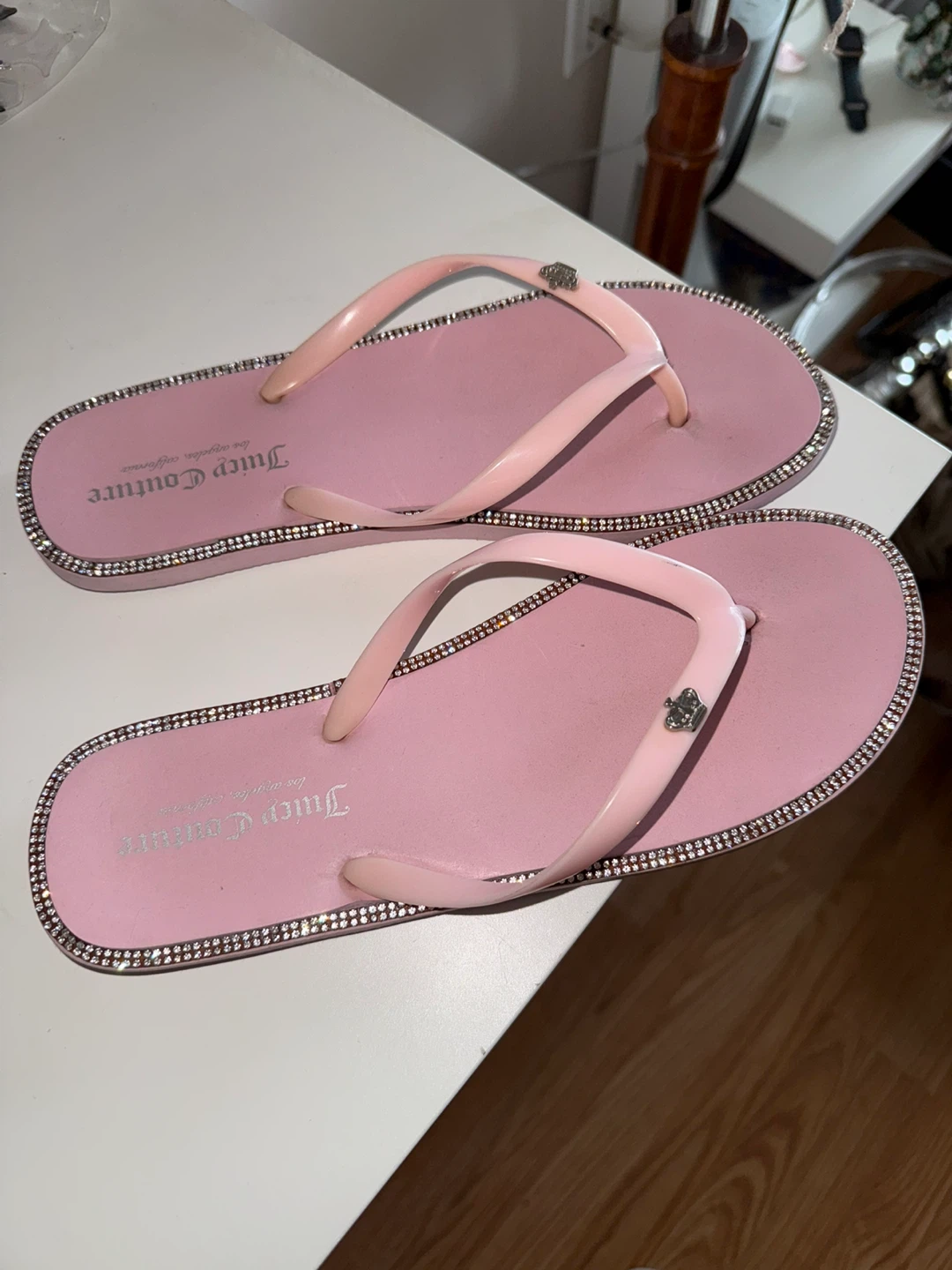 Juicy Couture Pink Flip Flops - photo 2
