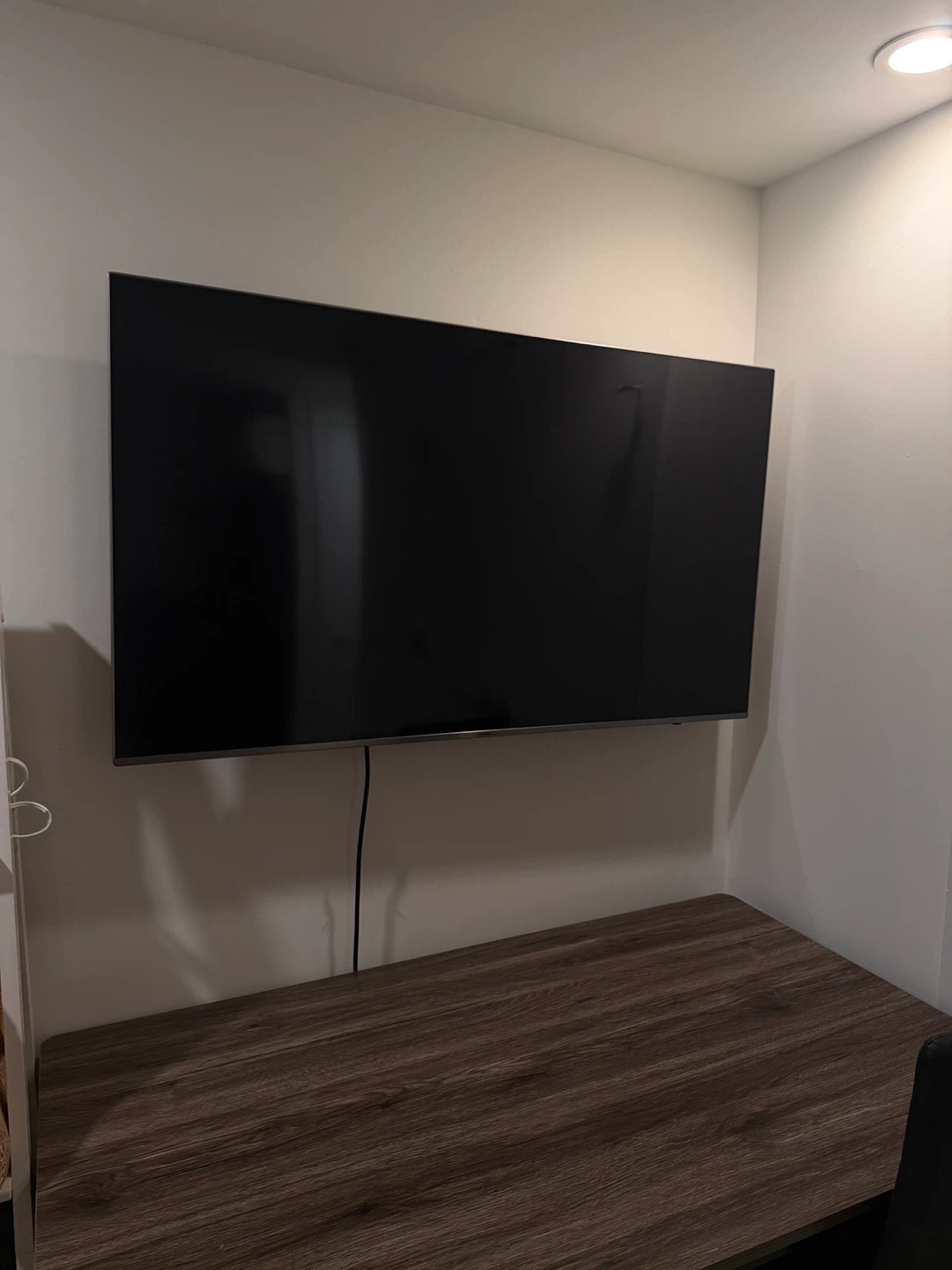 TV Samsung 50” with wall mount