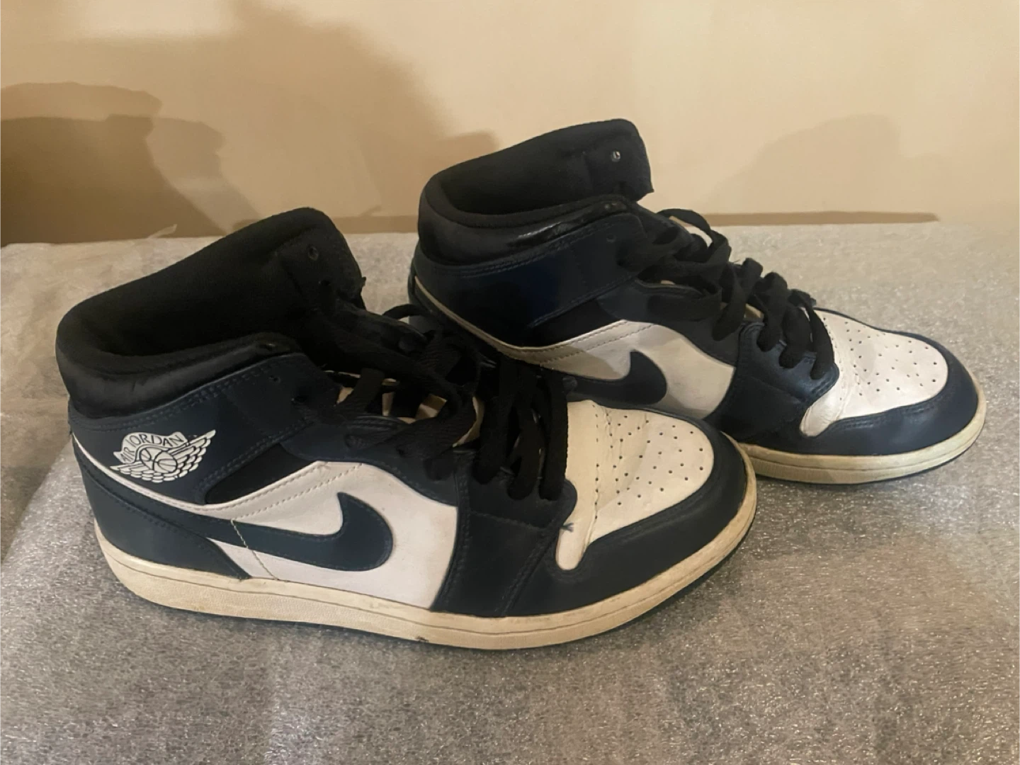 Air Jordan 1 Mid Basketball Shoes - Black/White