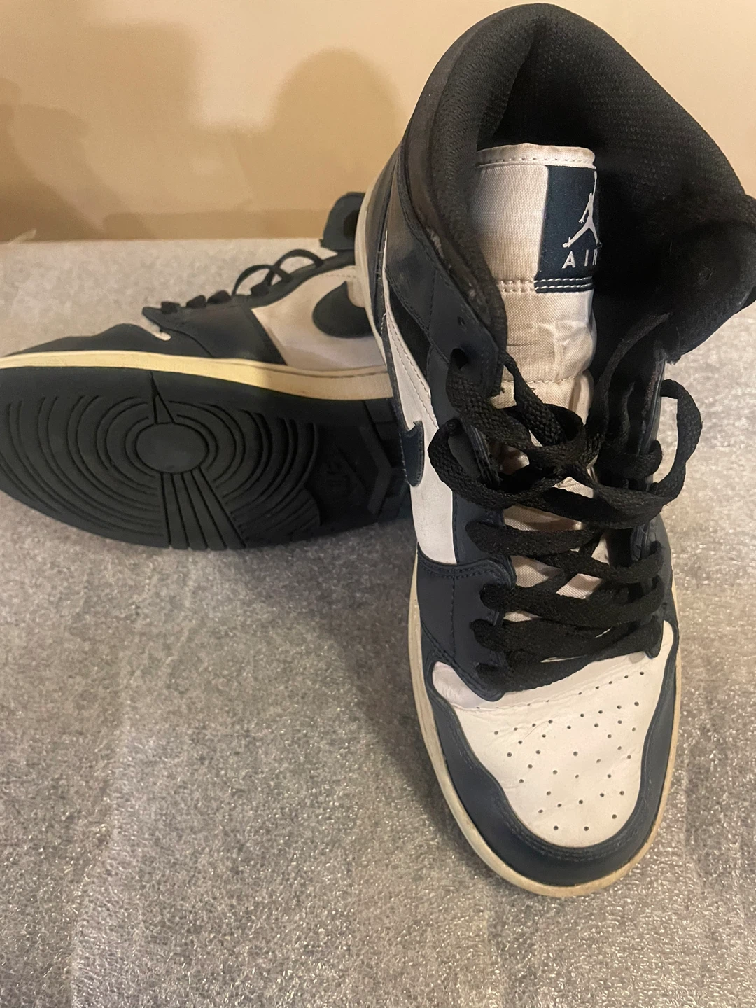 Air Jordan 1 Mid Basketball Shoes - Black/White - photo 4