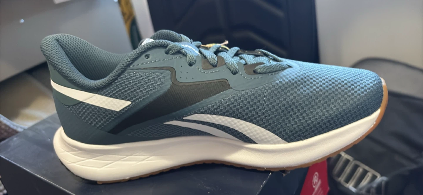 Reebok women size 7.5 brand new available