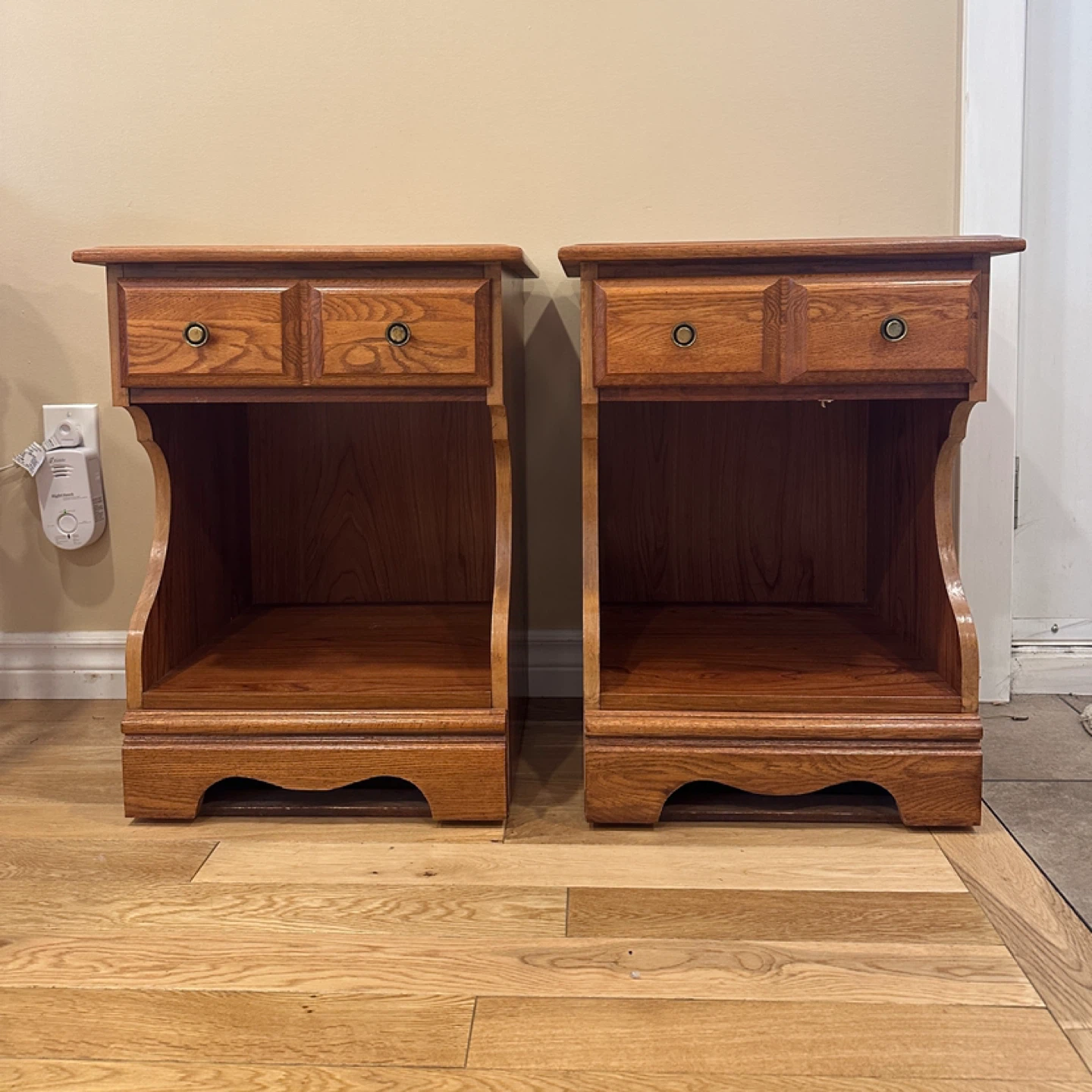 Vintage Palliser Oak Nightstands (CAN DELIVER)