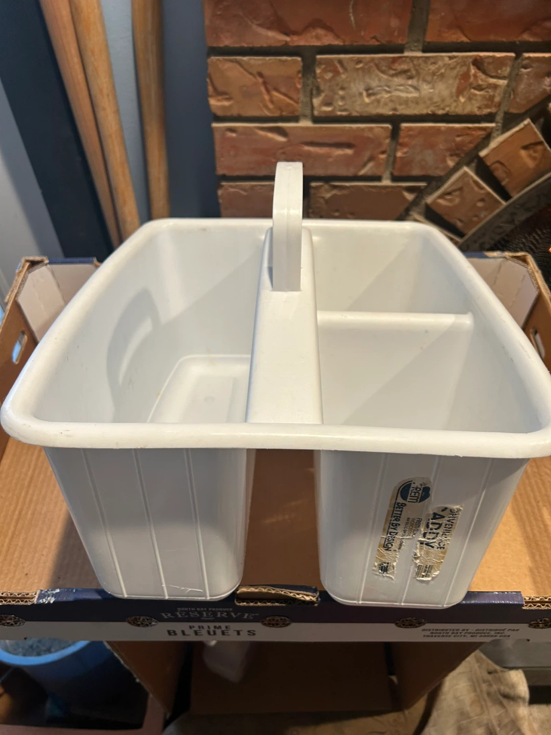 White Plastic Cleaning Caddy - photo 2