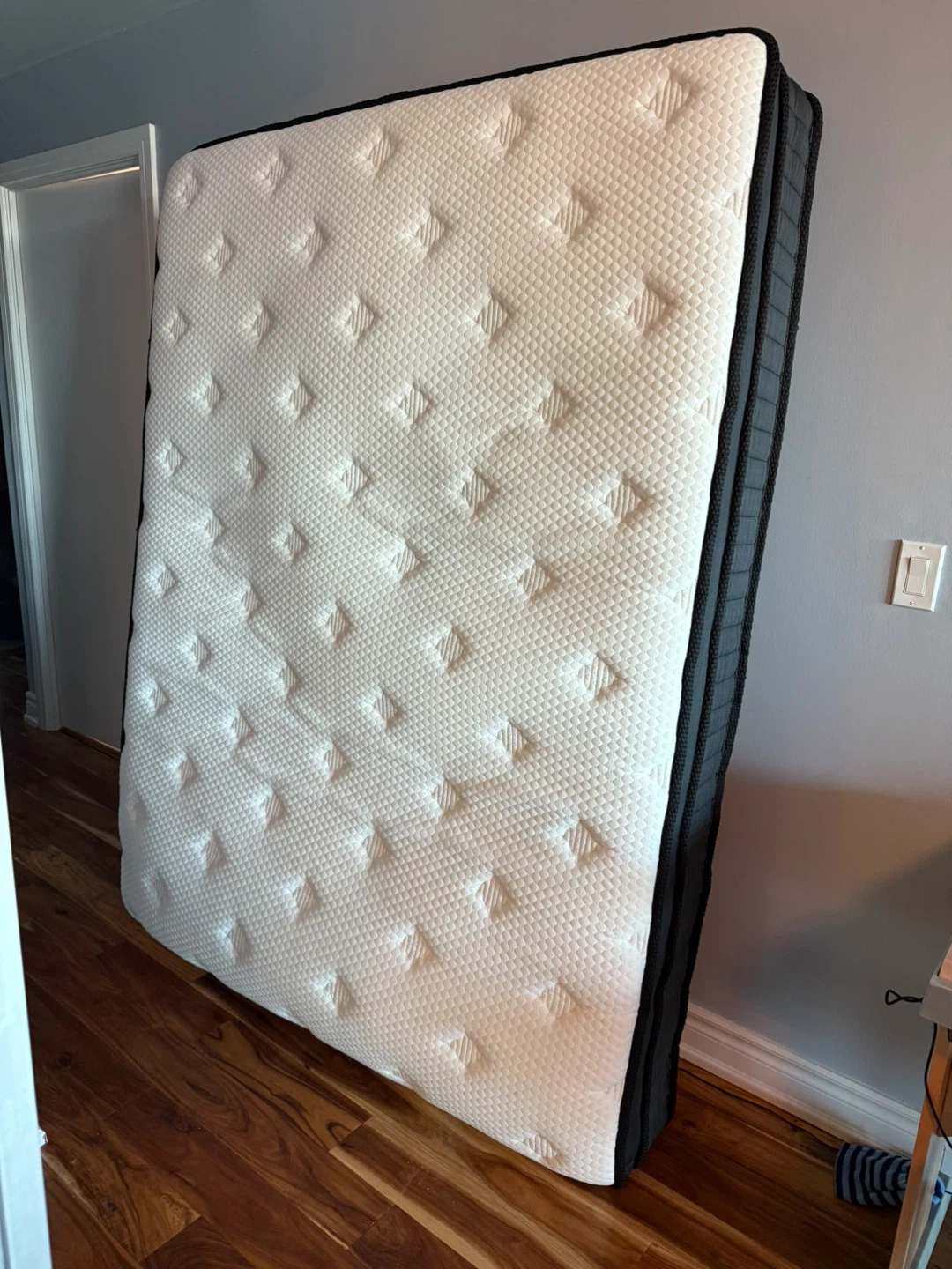Queen Size Mattress - Like New!