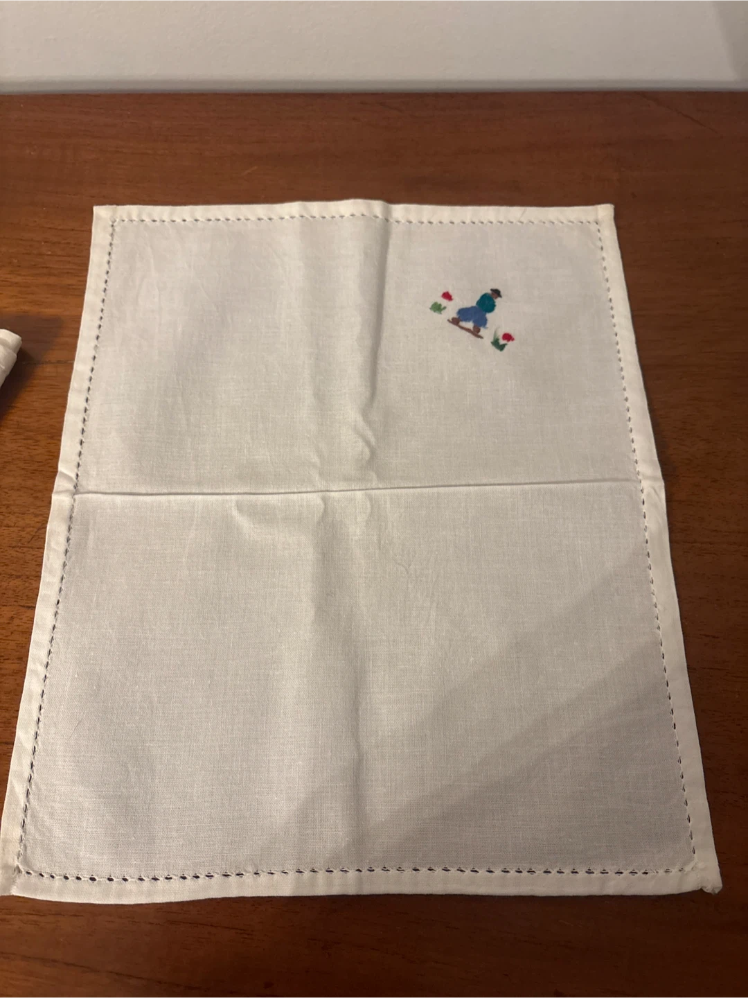 Hand Embroidered White Napkins (Set of 7) - photo 5