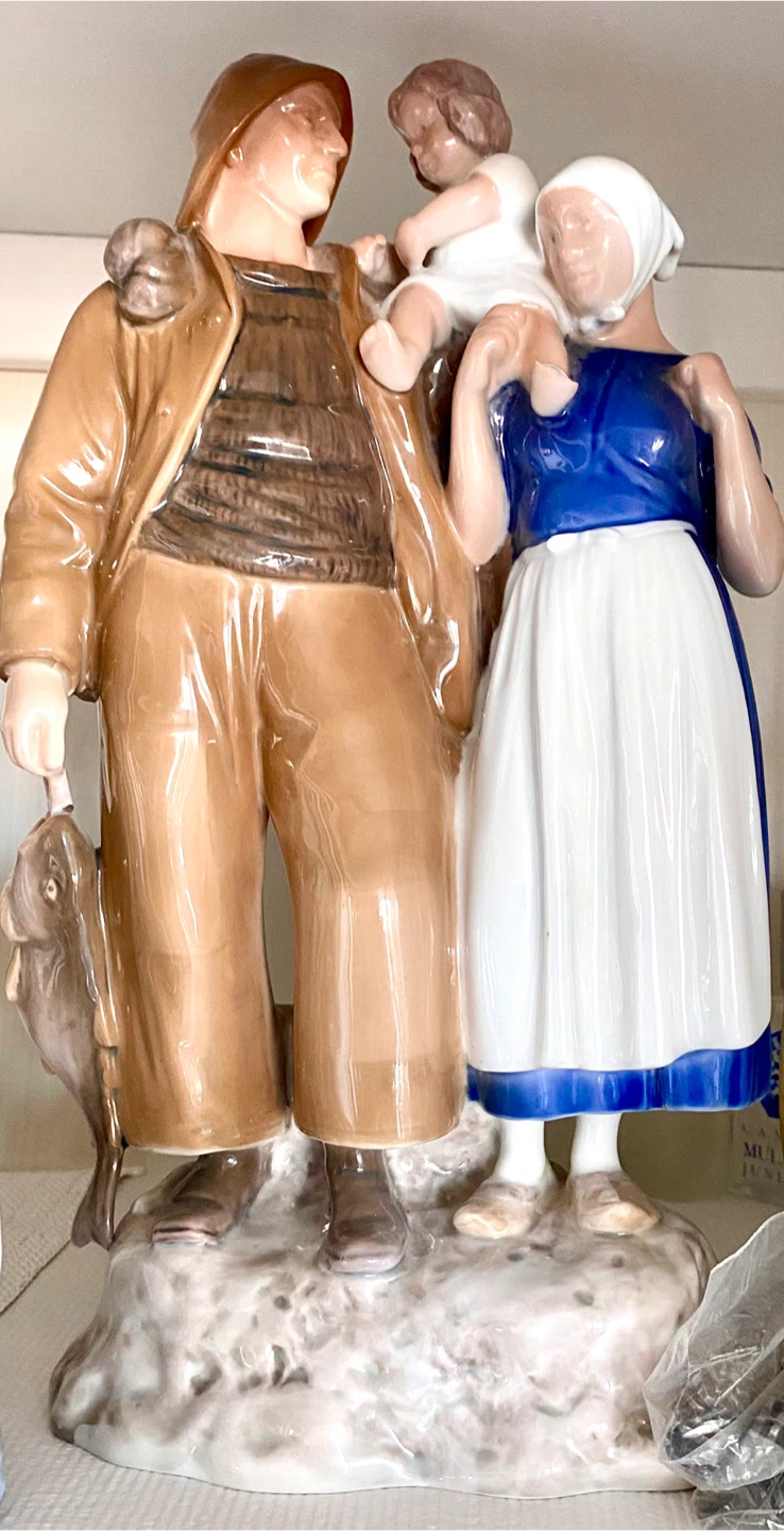 Vintage Porcelain Figurine - Fisherman Family - photo 3