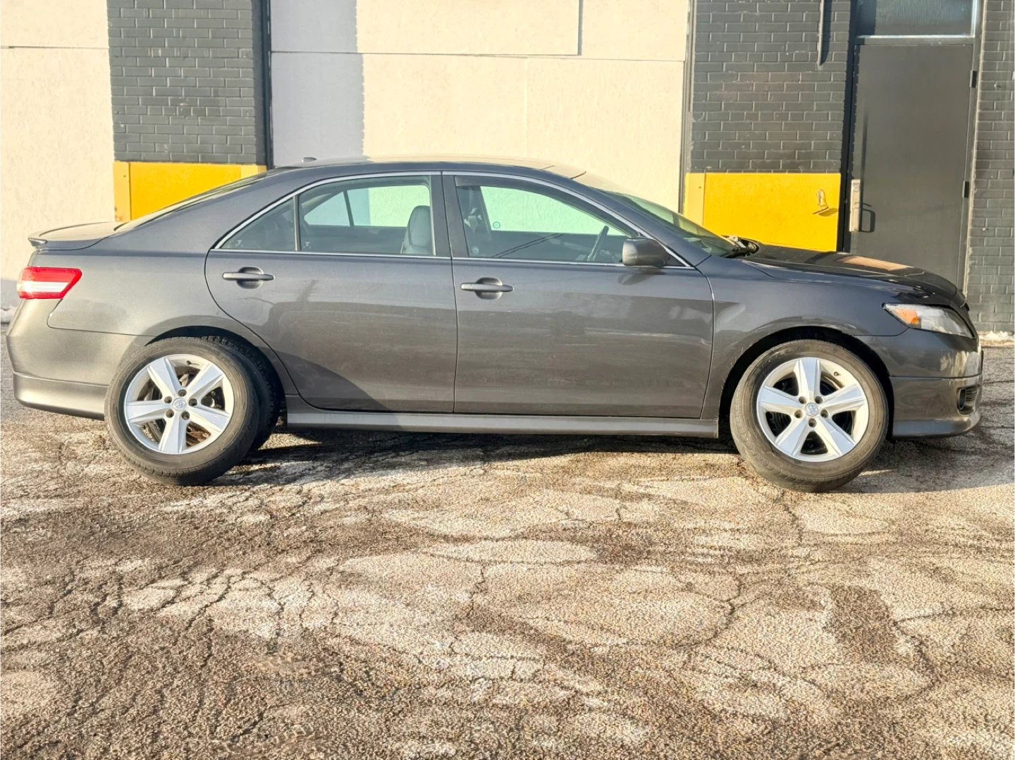 2011 Toyota Camry SE - photo 4
