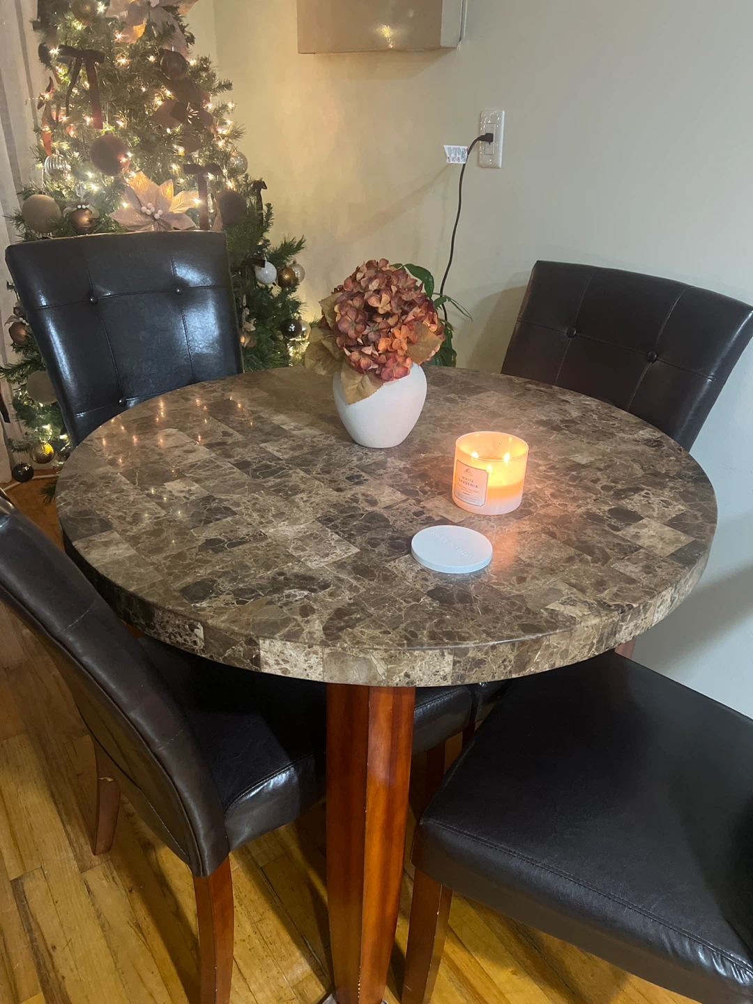 Round Dining Table with 4 Chairs