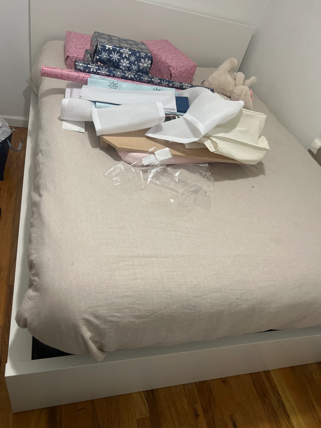 Full size bed