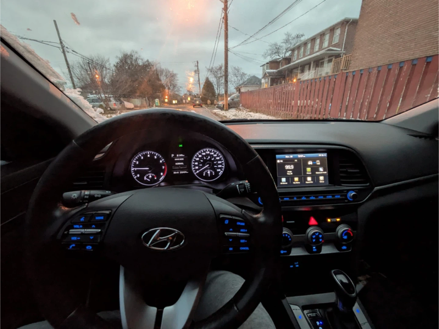 Hyundai Elantra - Red Sedan - photo 4