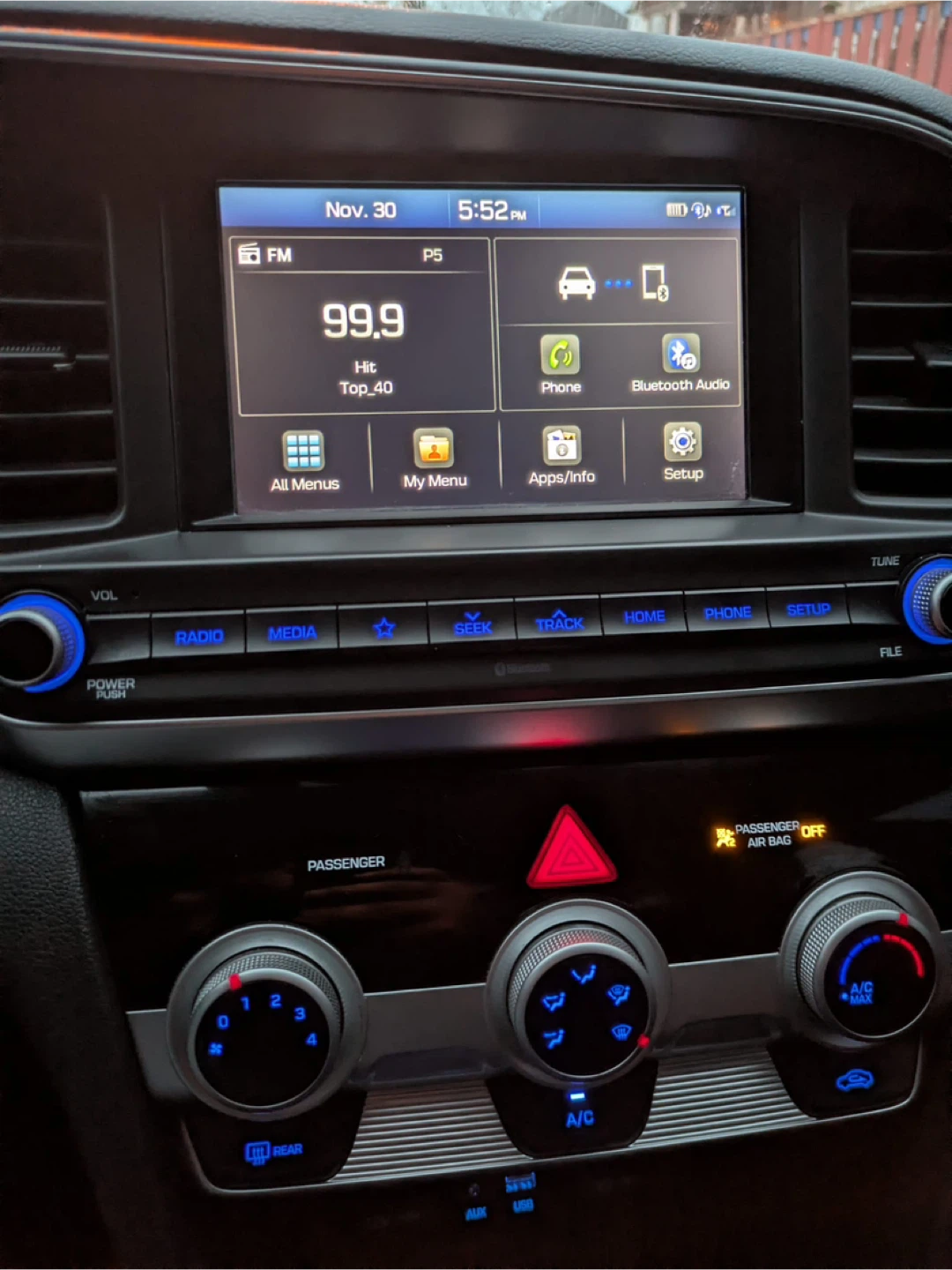 Hyundai Elantra - Red Sedan - photo 5