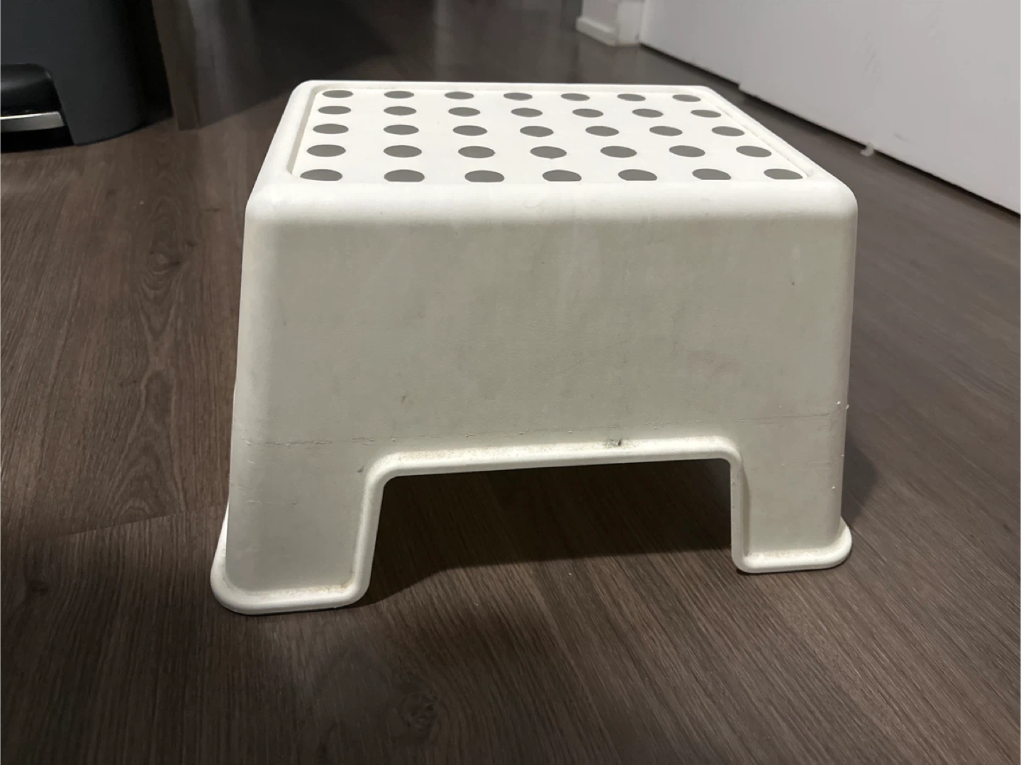 White Plastic Step Stool - photo 2