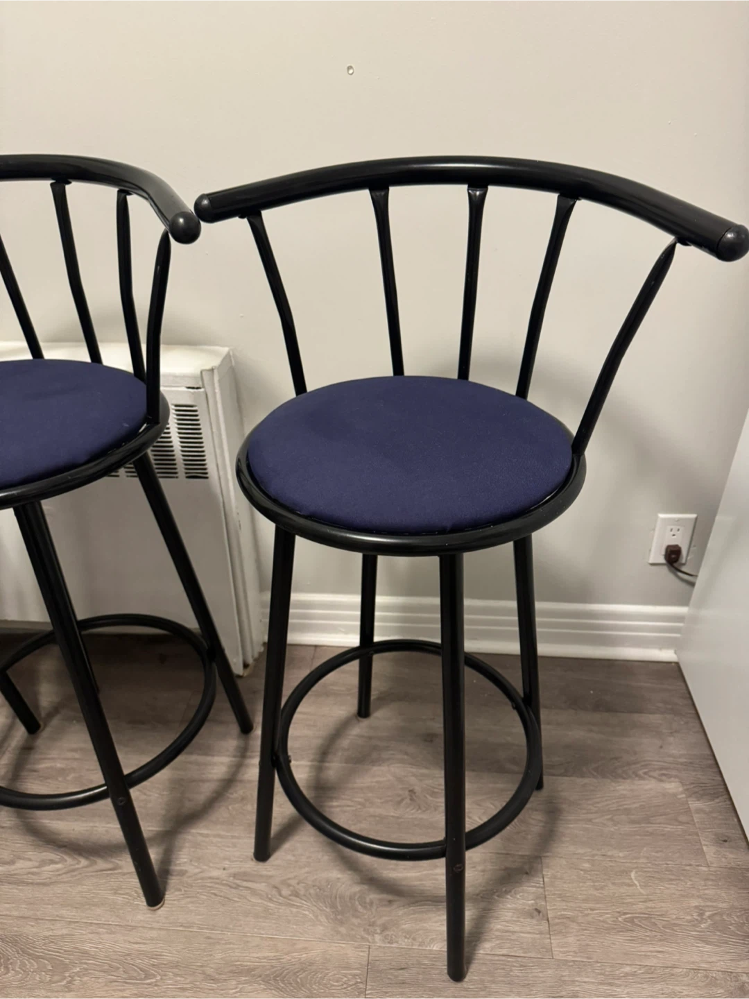 Set of 3 Swivel Bar Stools - photo 2