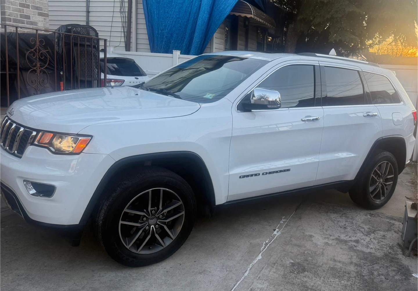 2017 White Jeep Grand Cherokee Limited 4x4 - photo 2