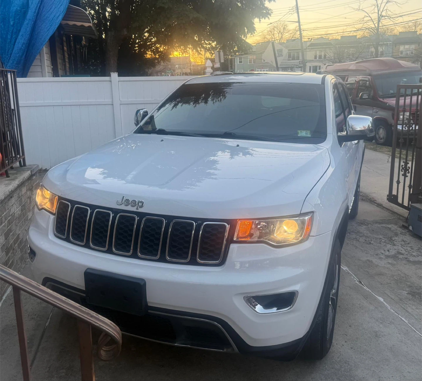 2017 White Jeep Grand Cherokee Limited 4x4