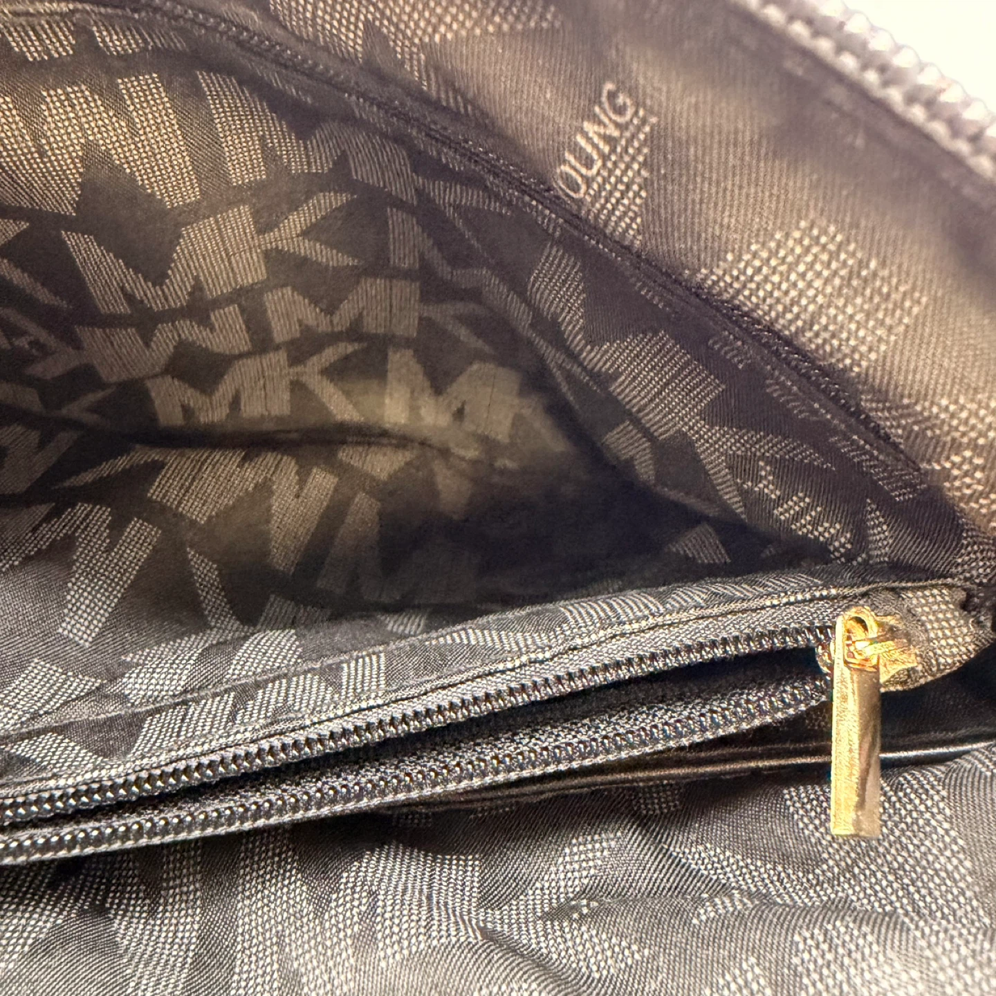 Michael Kors MK Logo Crossbody Bag Black Gray  Like new - photo 4