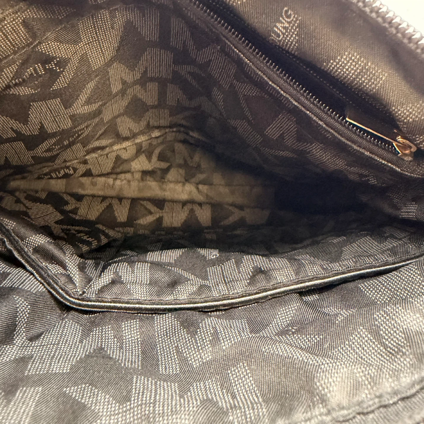 Michael Kors MK Logo Crossbody Bag Black Gray  Like new - photo 5