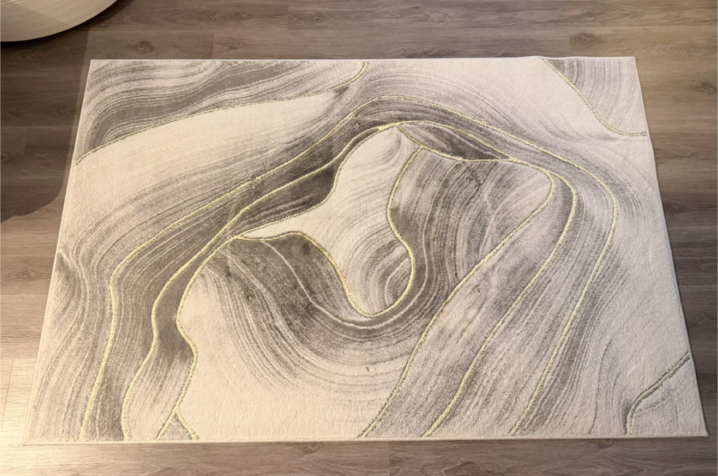 Micadeau Abstract Indoor Rug - (6’ x 4’ - Grey / Gold)