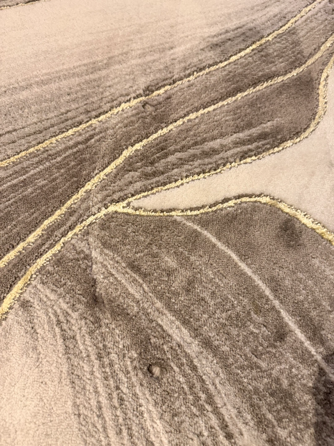 Micadeau Abstract Indoor Rug - (6’ x 4’ - Grey / Gold) - photo 4