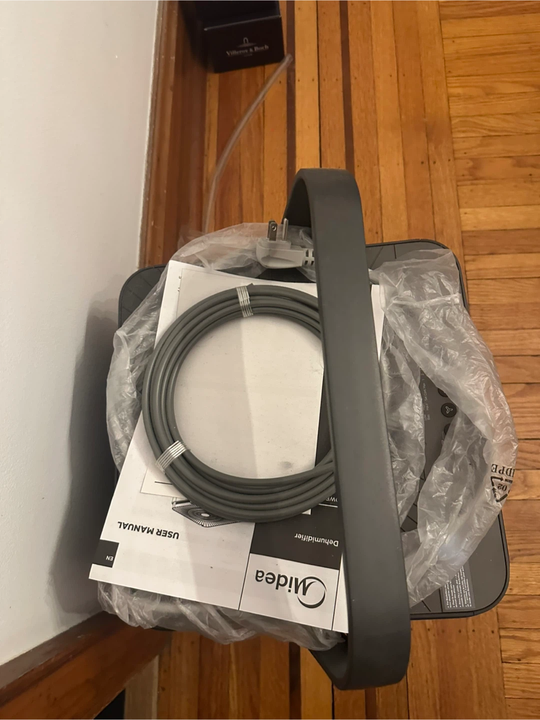BRAND NEW Midea Dehumidifier (50 Pint) - photo 3