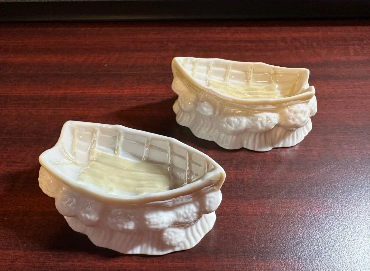 Pair of Belleek Boats, Yellow Lustre Open Salt Dishes - photo 2