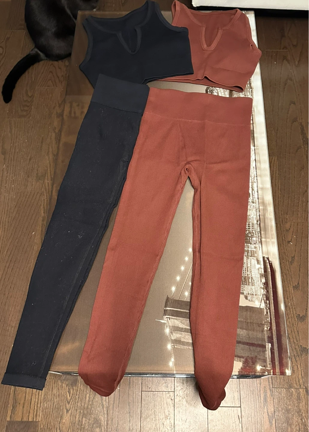 Workout Set: Top & Leggings - Black & Rust