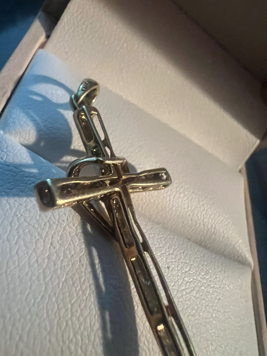 10 k Diamond Cross Pendant - photo 2