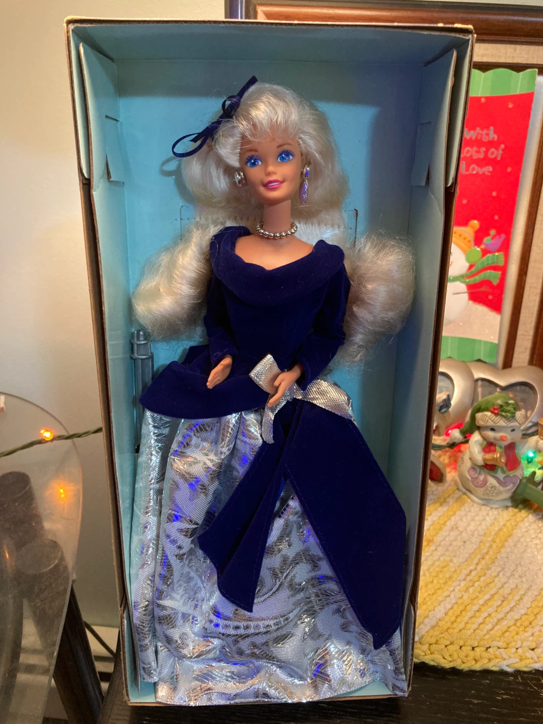 Avon Winter Velvet Barbie Doll - New in Box - photo 2