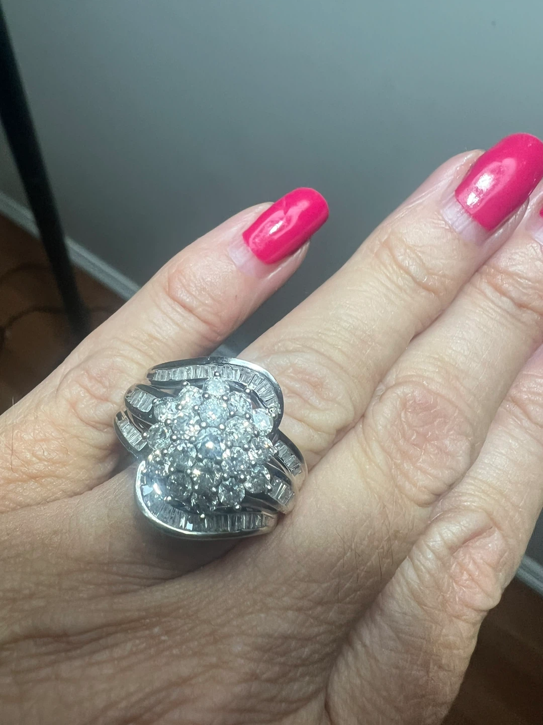 10 k Diamond  1.80 CTW Cluster Ring - photo 4