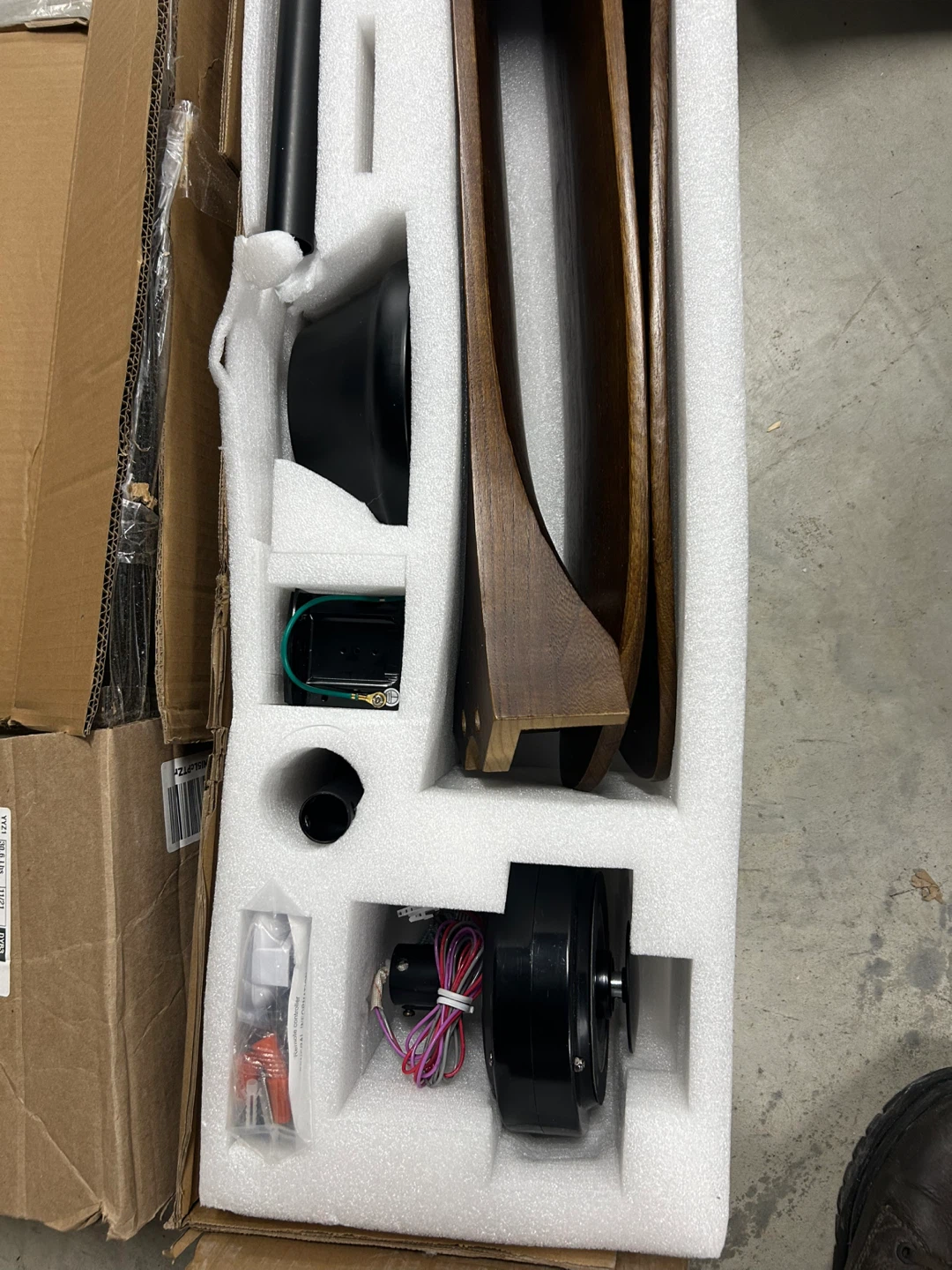New 45W Ceiling Fan with Remote Controller - photo 2