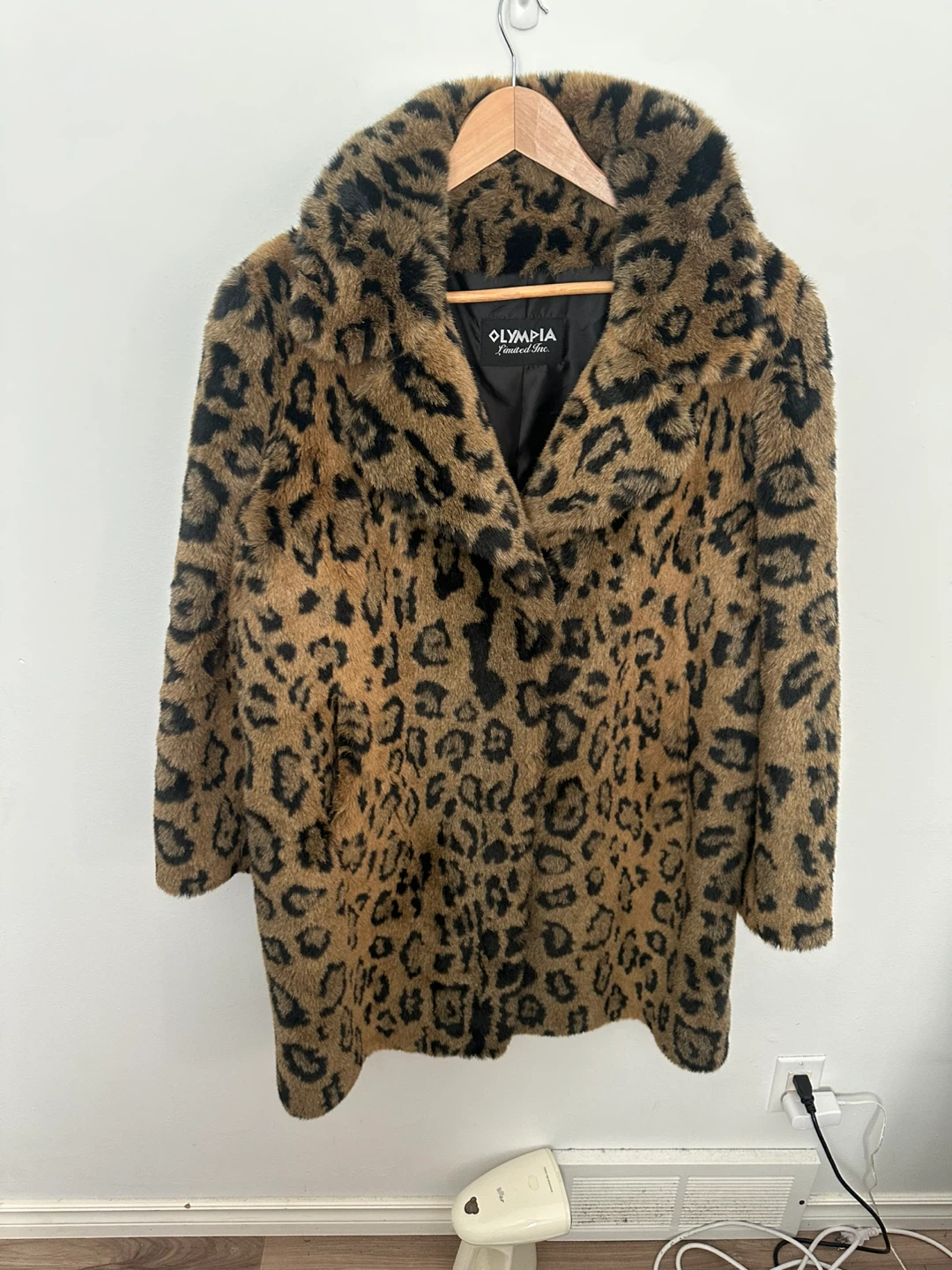Faux Fur Coat Olympia Limited Inc. Leopard Print Coat - photo 3
