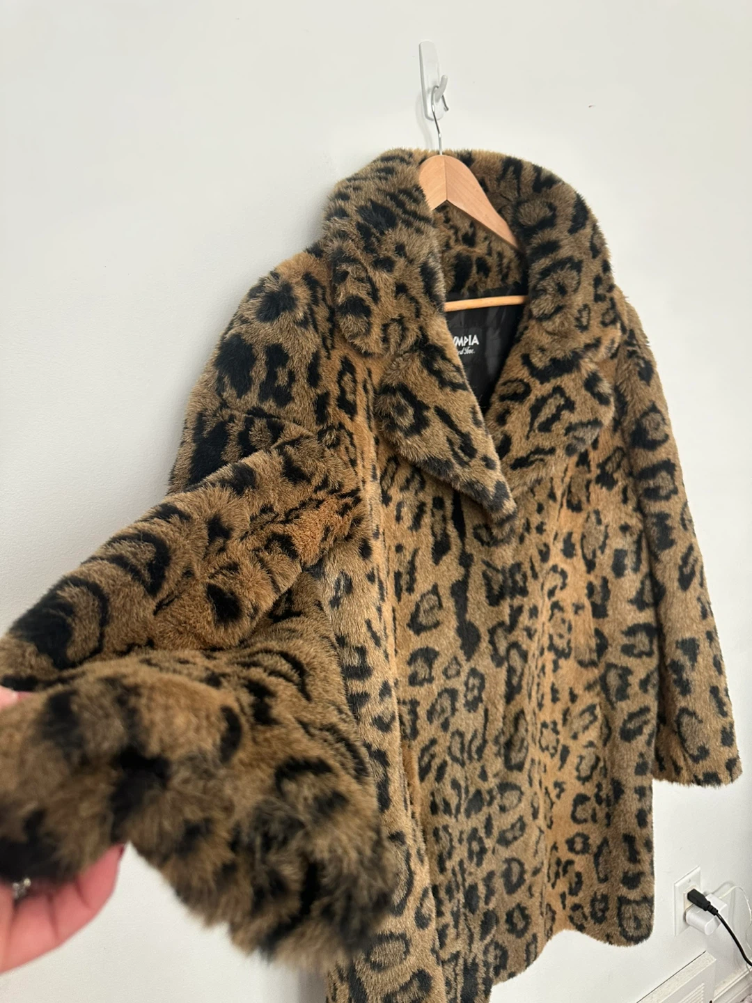 Faux Fur Coat Olympia Limited Inc. Leopard Print Coat - photo 4