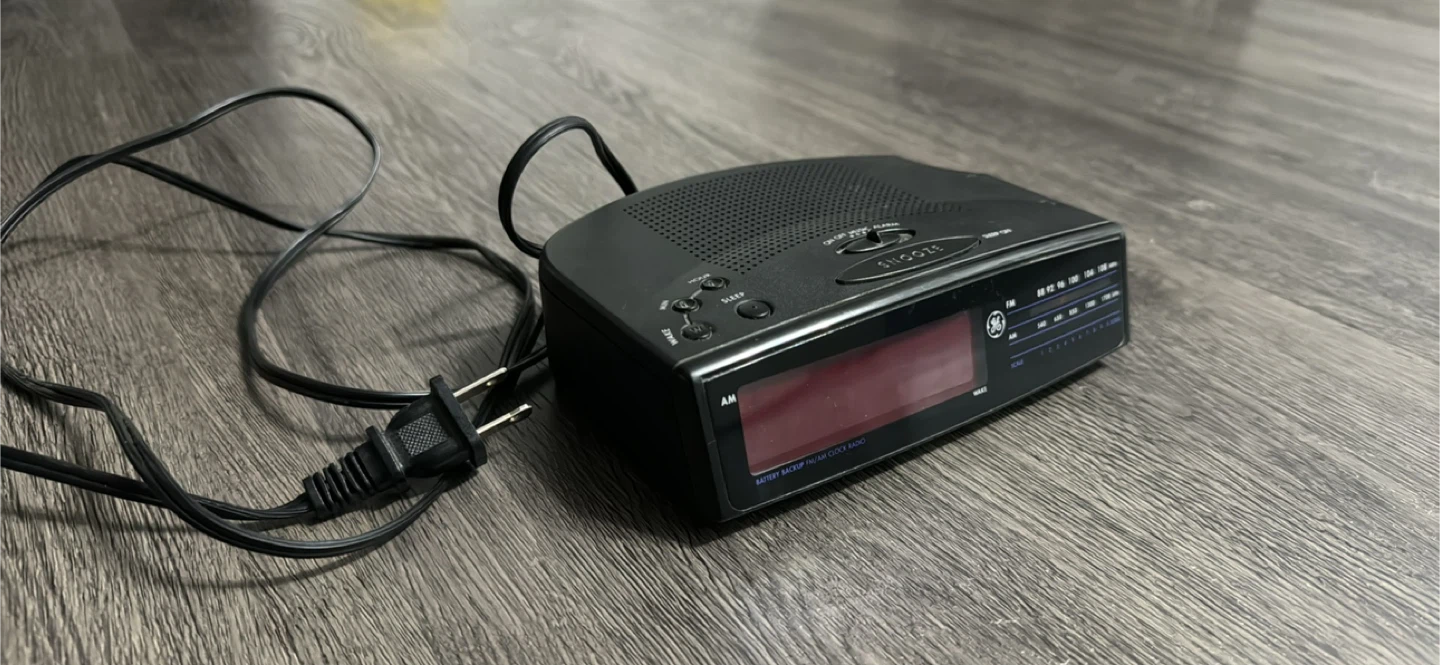 GE Digital Alarm Clock Radio - photo 3