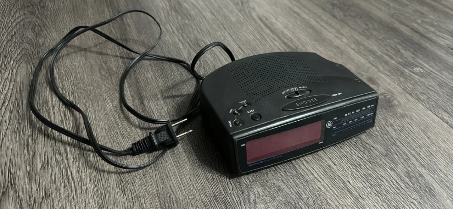 GE Digital Alarm Clock Radio - photo 2