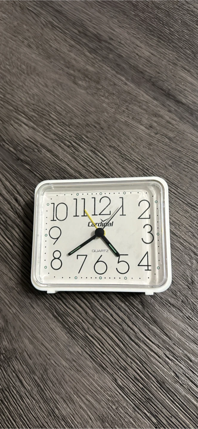 Cardinal Quartz White Alarm Clock