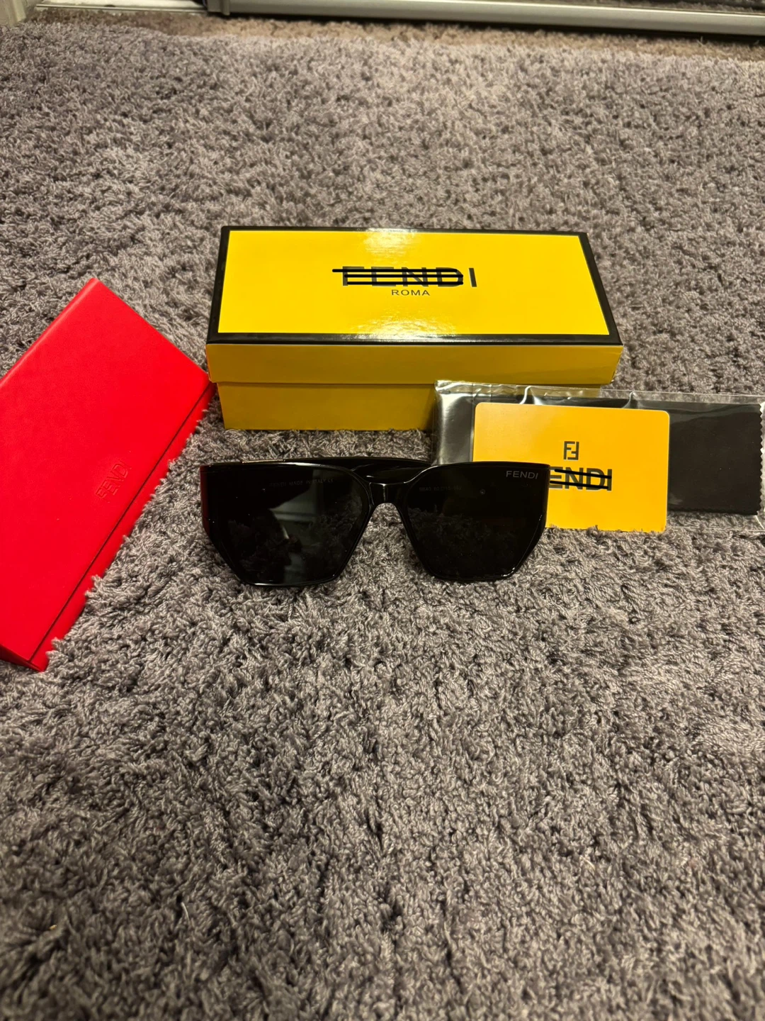 Fendi Black Sunglasses - photo 4