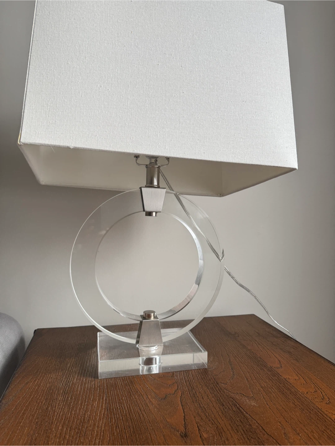 Stylish Circle Accent Table Lamp - photo 3