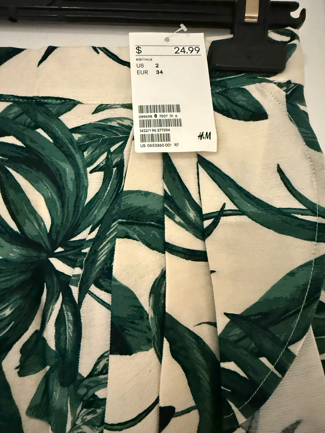 H&M Green Leaf Print Skirt - Size US 2( New with tags) - photo 2