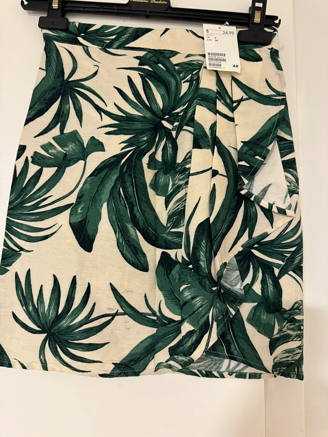 H&M Green Leaf Print Skirt - Size US 2( New with tags)