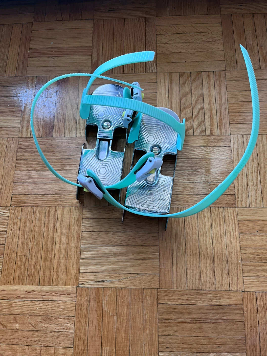 Double blade skate for toddlers and kids