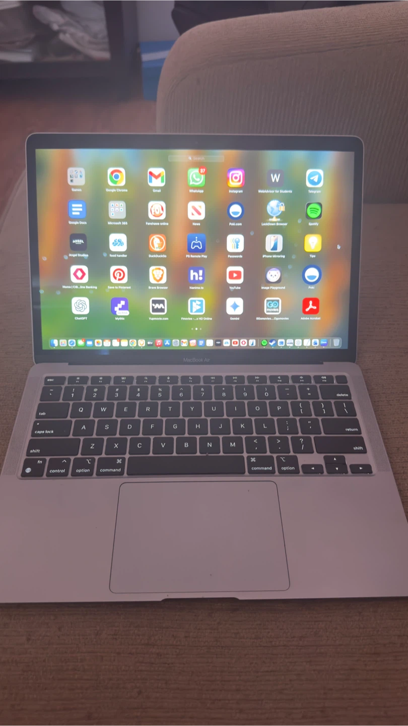 MacBook Air (M1, 2020) - Space Gray, 8GB/256GB - photo 3