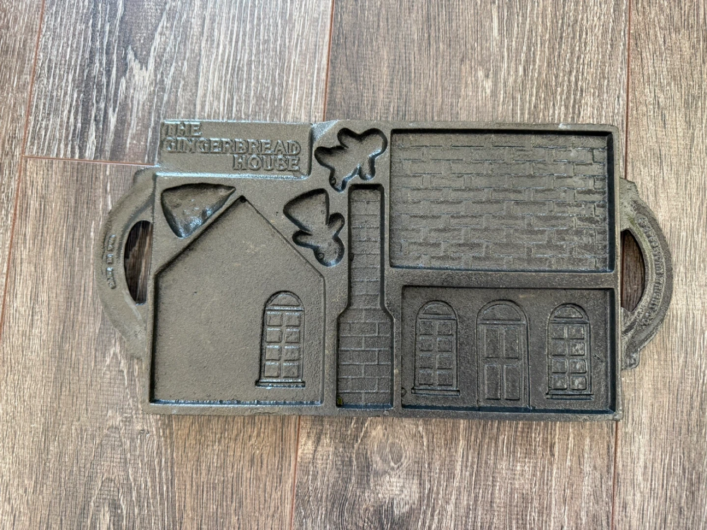 Vintage John Wright Co. Gingerbread House Cast Iron Mold - photo 2