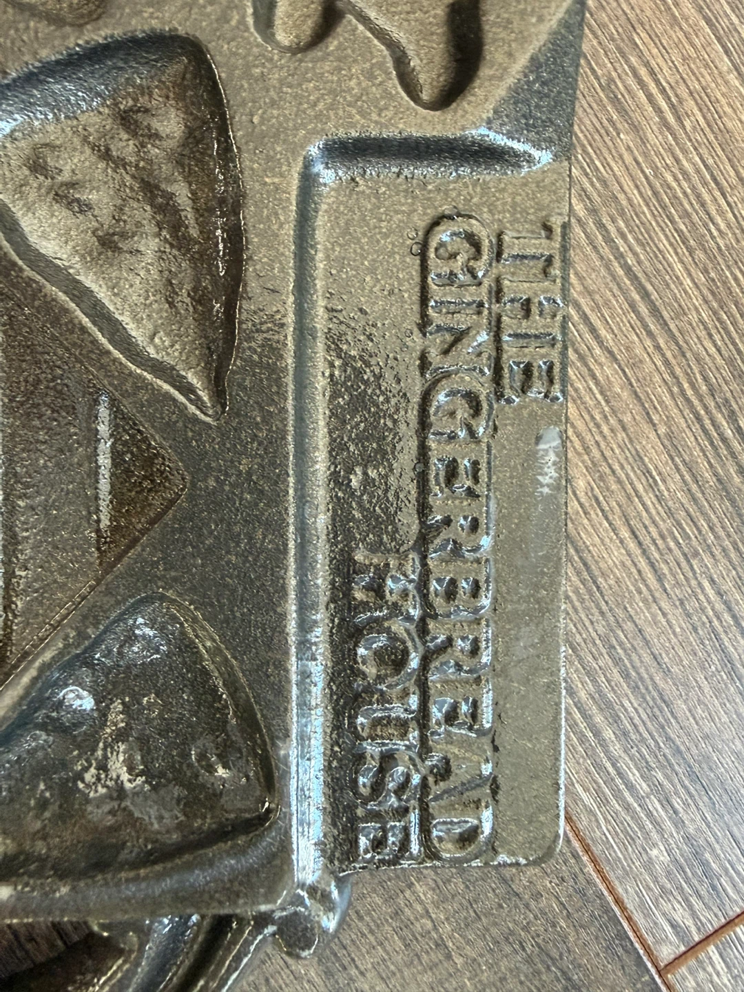 Vintage John Wright Co. Gingerbread House Cast Iron Mold - photo 3